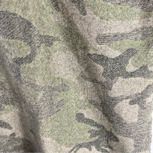 GAP Camo Green Recycled Brushed Scarf 200x50 cm NWT Soft Cozy oversized Unisex - Picture 3 of 6